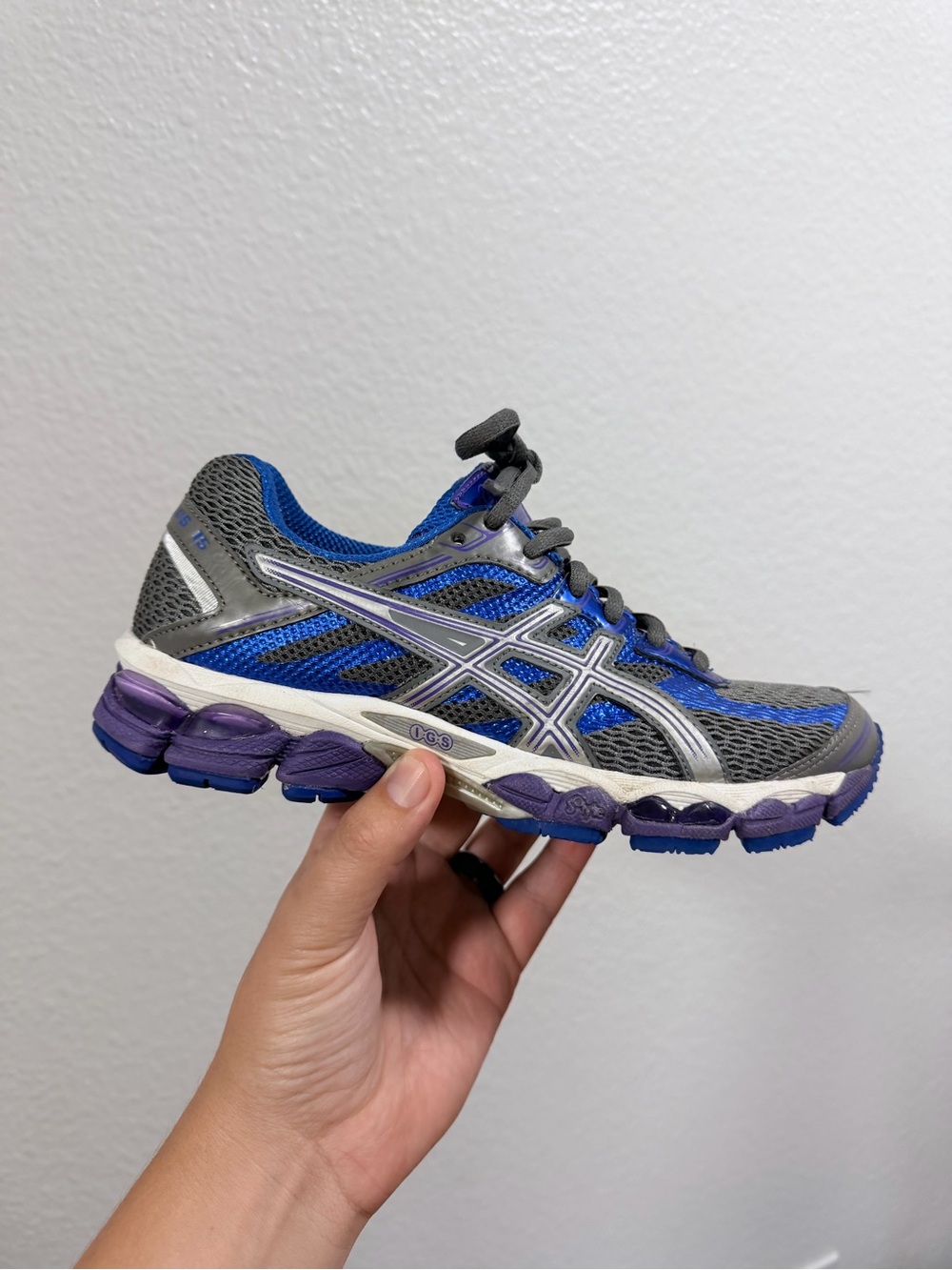 ASICS comulus running shoes